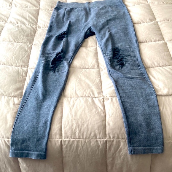 Yelete Gray Distressed Leggings - Picture 1 of 10